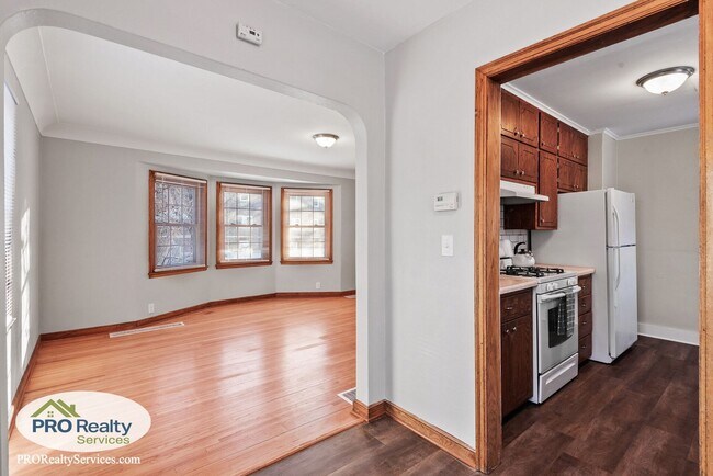 Building Photo - 3 Bedroom Home in North St. Paul