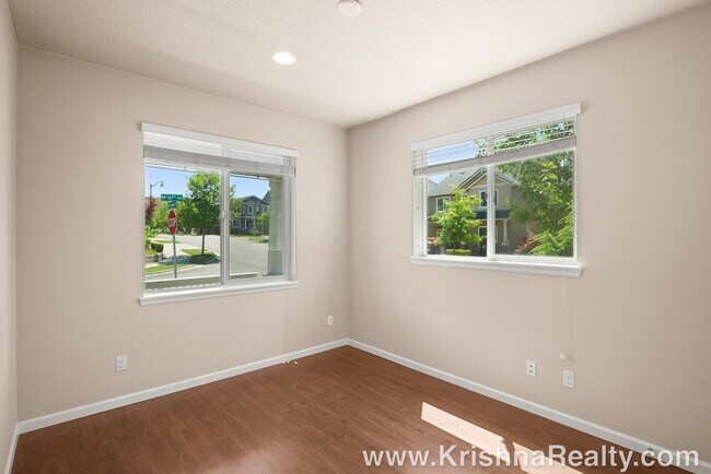 Foto del edificio - Beautiful Corner Lot 5 Bed | 2.5 Bath | W/ Bonus Room | Single Family Home in North Bethany Commu...