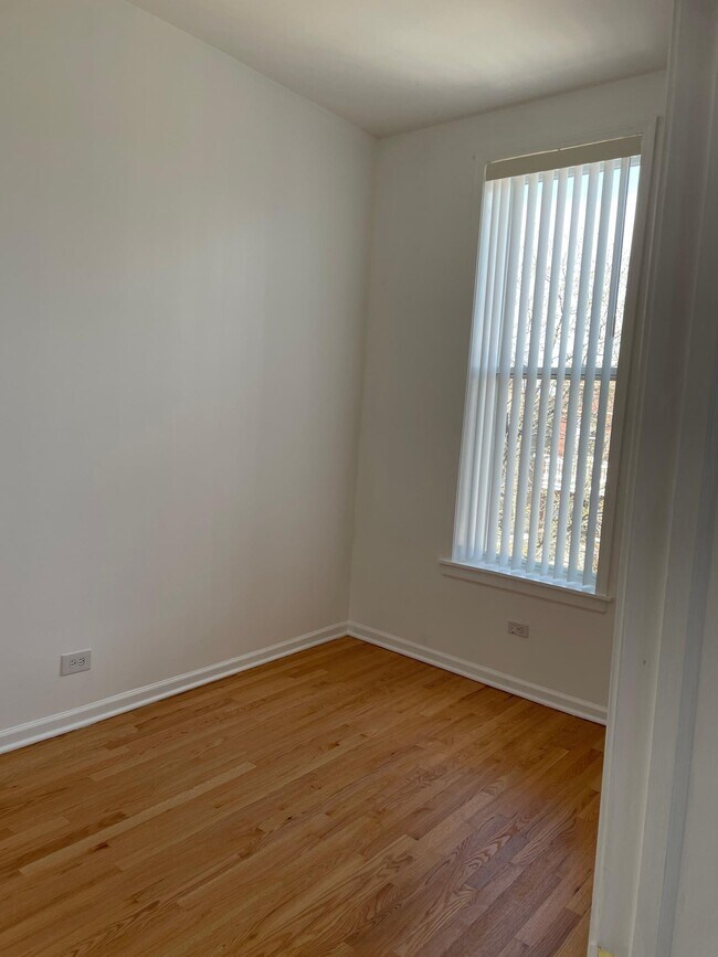 Room North - 3215 W Crystal St