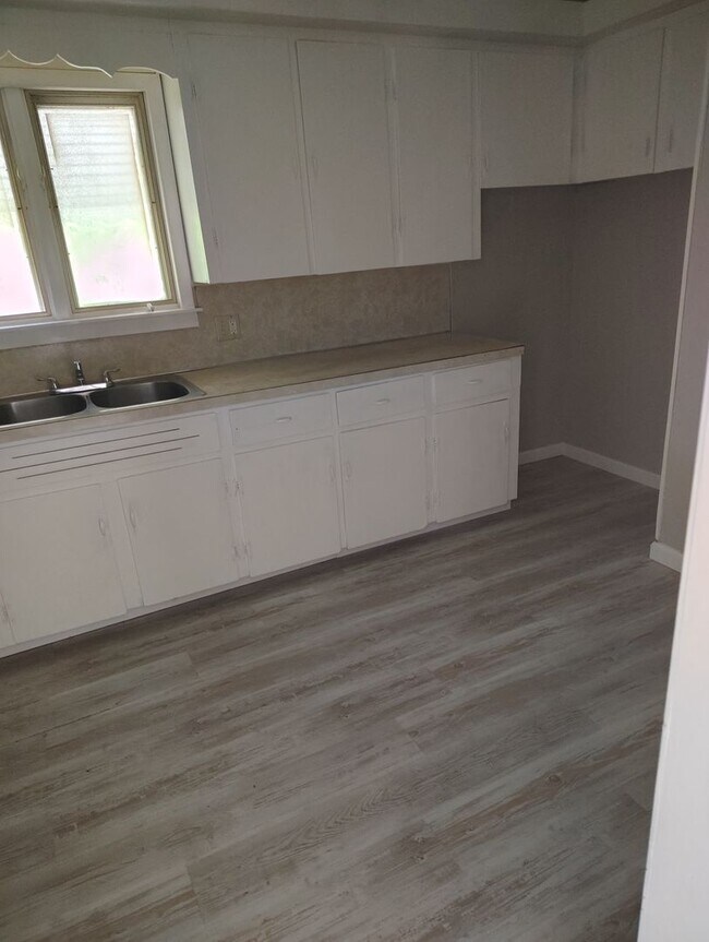 Foto del edificio - Section 8 Accepted! Spacious 2br home