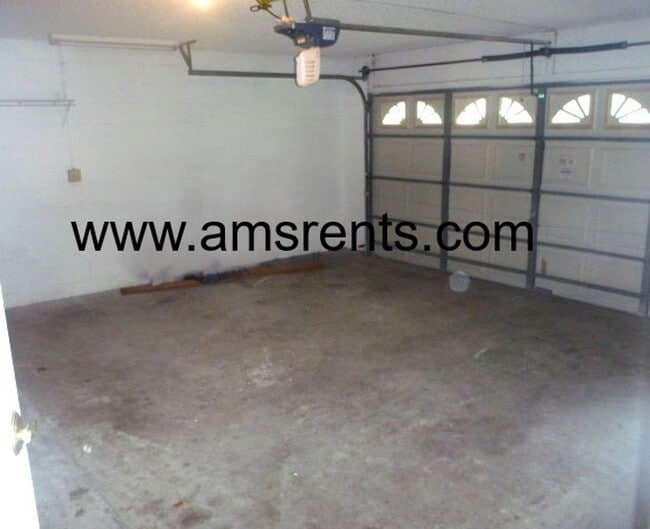 Building Photo - Spacious 3 bedroom 2 bath in Apopka