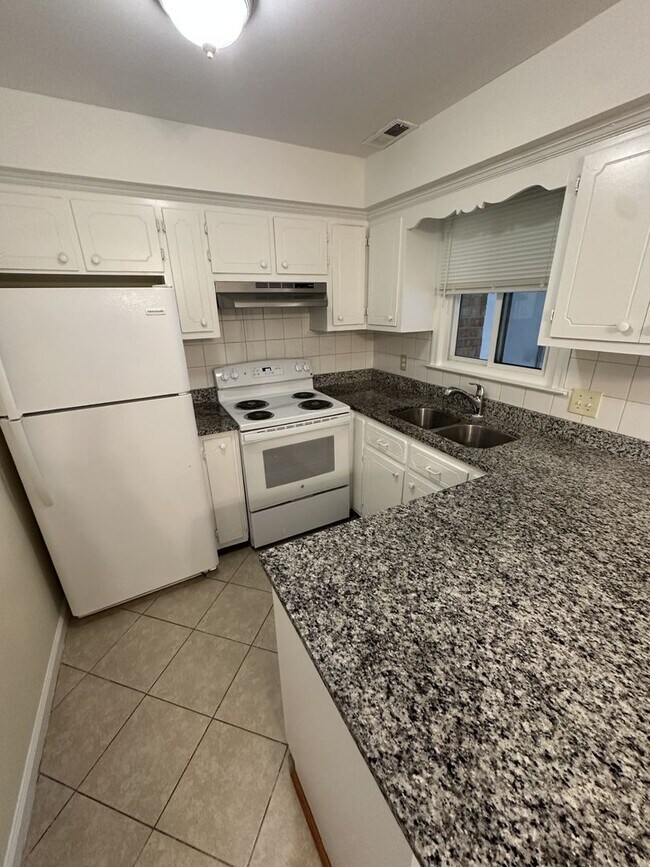Building Photo - 1612 Trently Ct