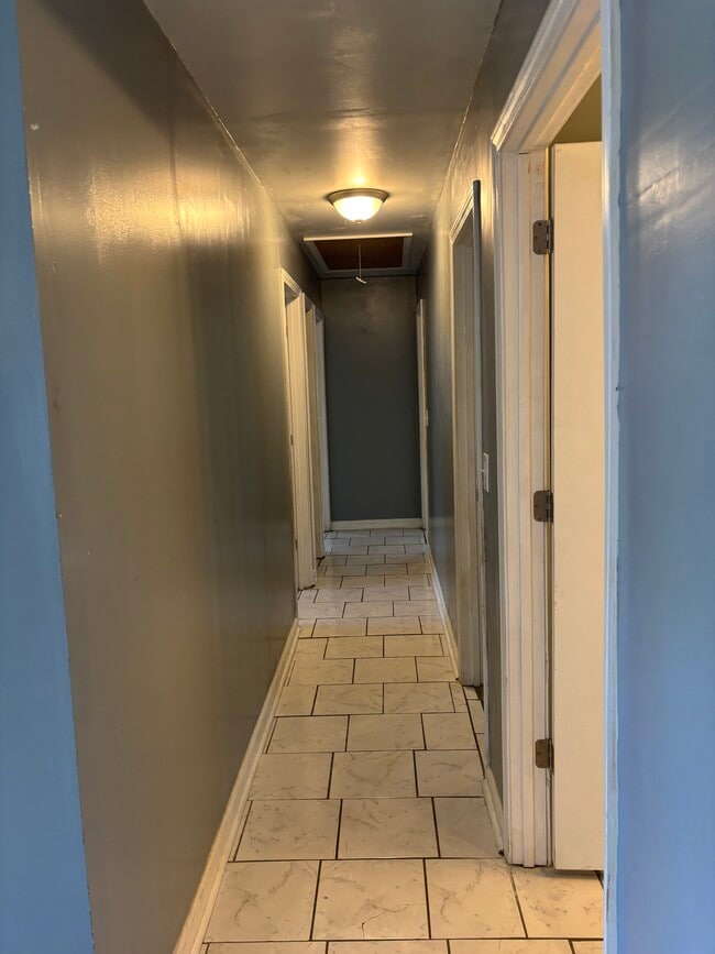 Building Photo - 707 Cecelia Ave