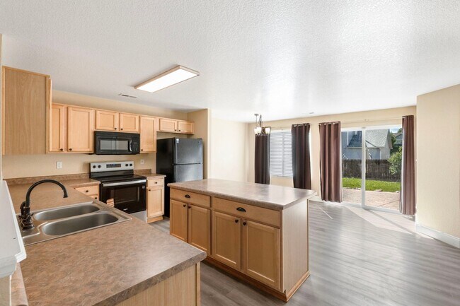 Building Photo - 6276 Riverdale Dr