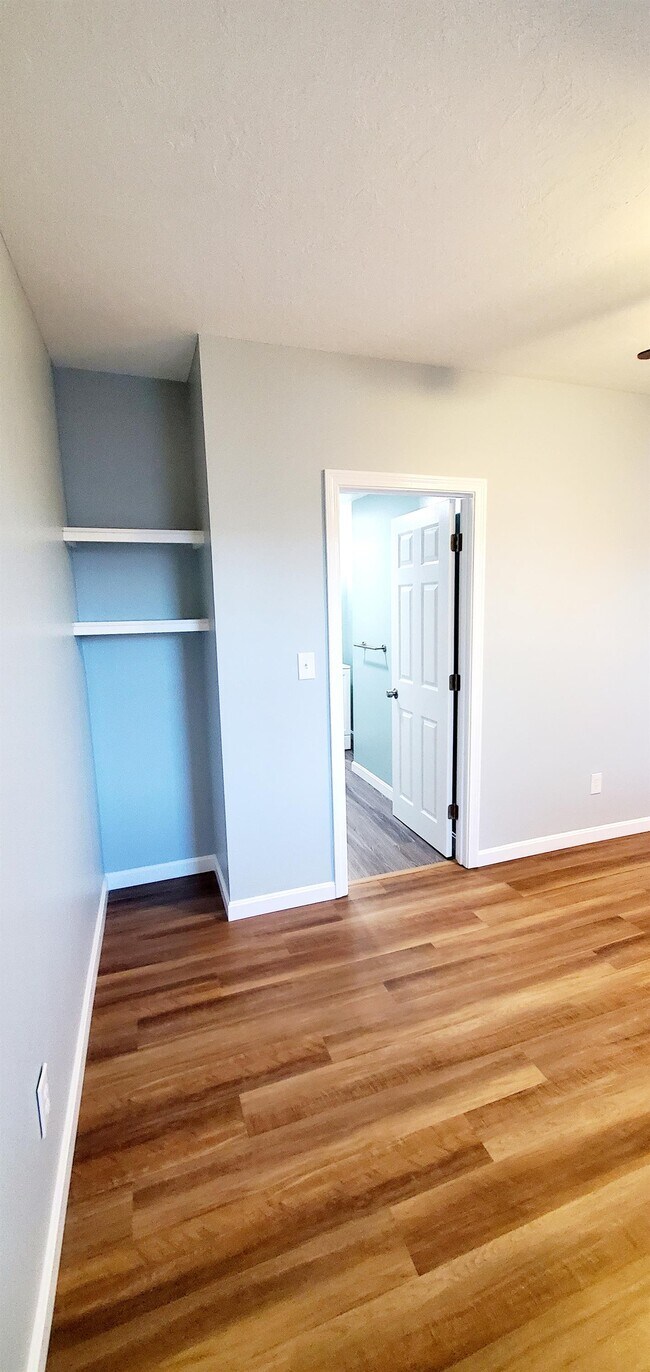 Building Photo - 949 Bedford St