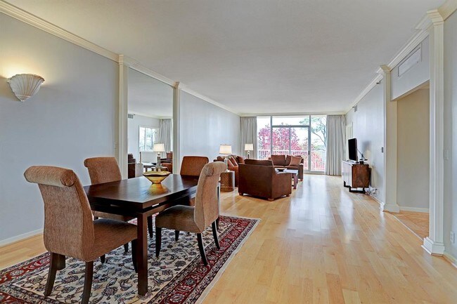 Foto del edificio - 121 N Post Oak Ln