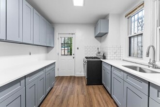 Building Photo - 296 Pearsall Ave