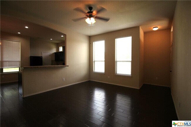 Foto del edificio - 501 Creekside Cir