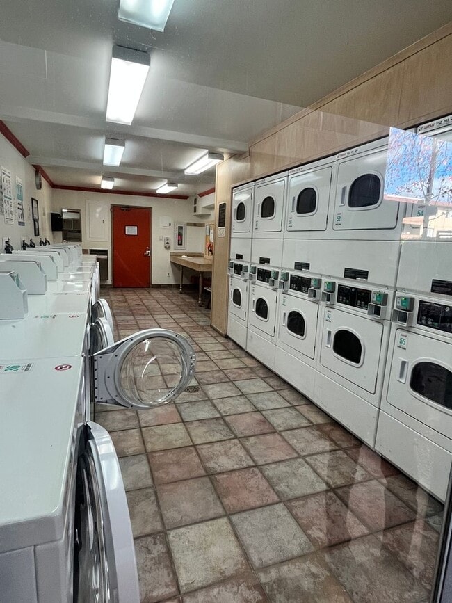 Building Photo - Desirable Park Webster Gated Community in ...