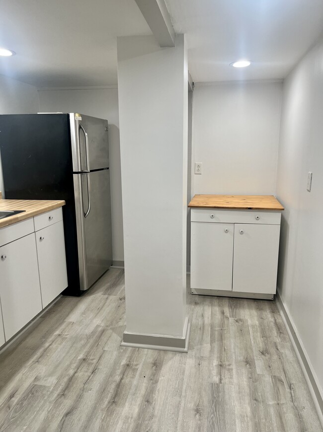 Kitchen - 1815 East Greenwich Ave