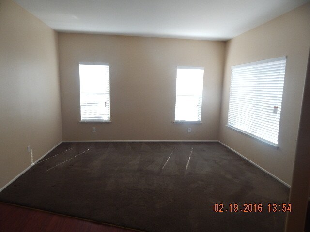 Foto del edificio - 3015 Briarhaven Ln