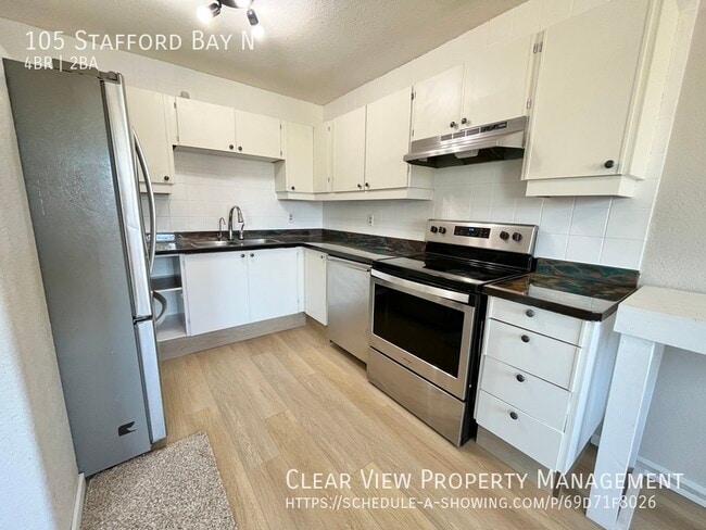 Building Photo - Perfect Fully Fenced family home in North Lethbridge with AC!!  **PROMO: 1ST HALF MONTH FREE