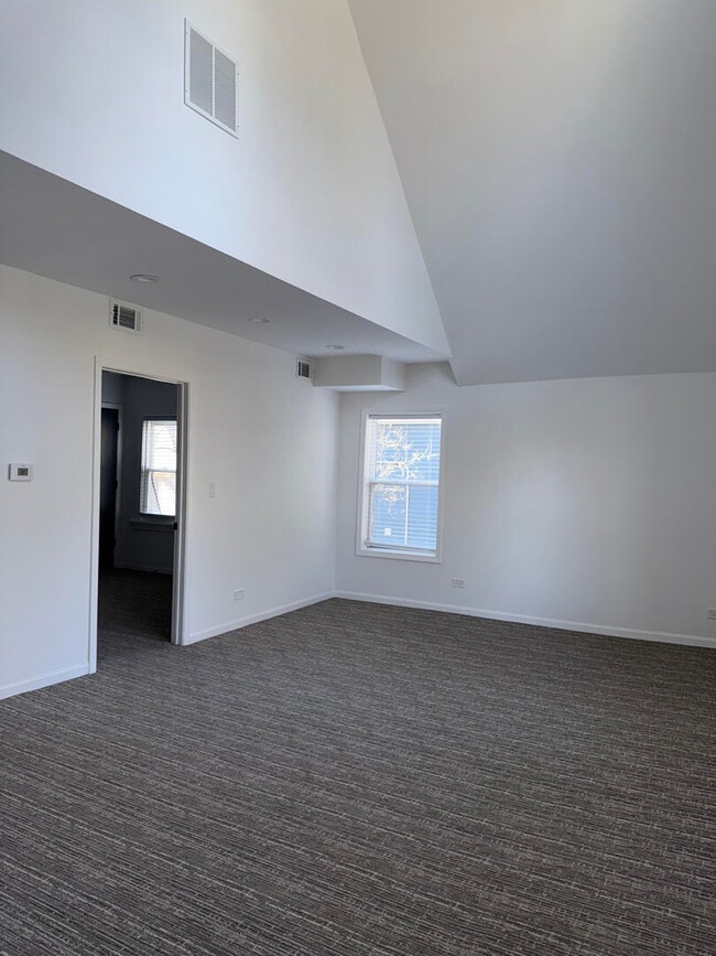 Building Photo - 538 N Taylor Ave