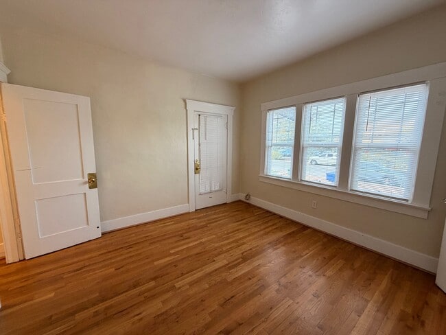 Foto del edificio - 1030 E 7th St