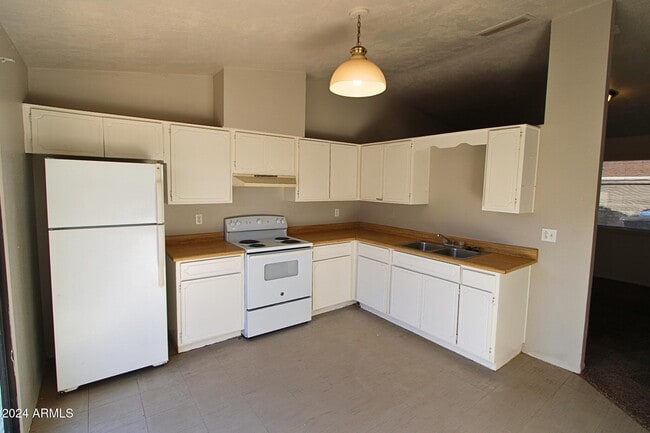 Building Photo - 4661 E Camino St