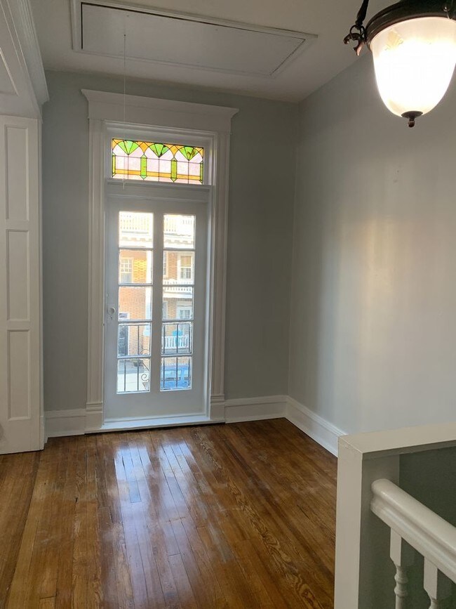 Building Photo - 304 N Mulberry St
