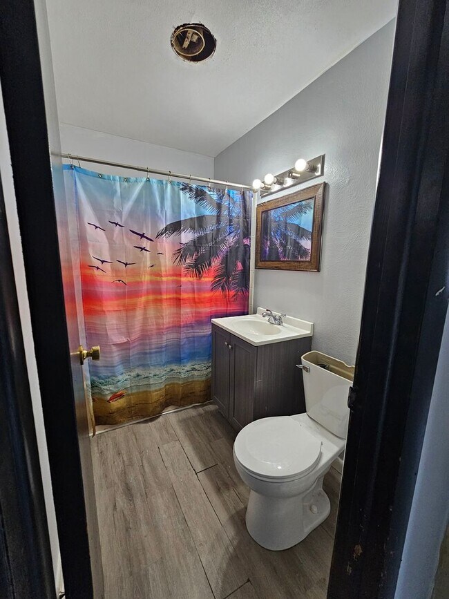 Building Photo - Hall Street