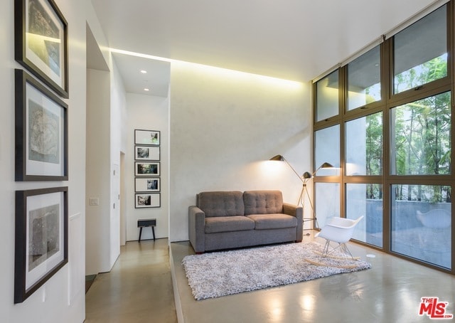 Foto del edificio - 1849 Fox Hills Dr