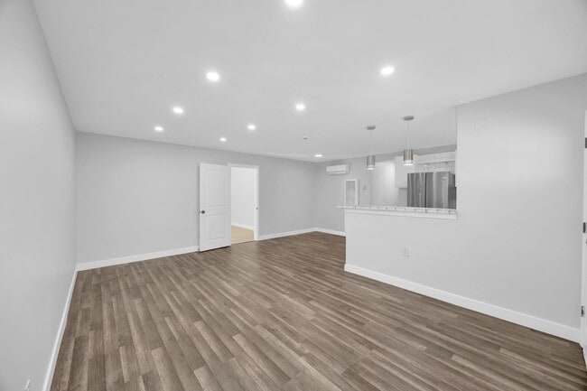 Building Photo - 1603 Vuelta Grande Ave