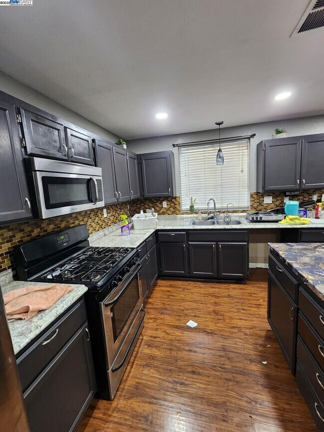 Foto del edificio - 1547 Parkside Ct