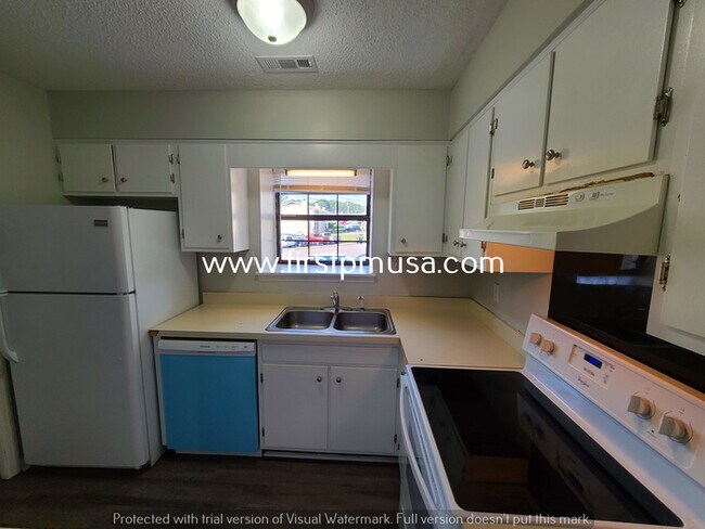 Building Photo - 4965 Brighton Ln