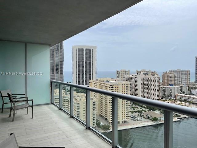 Foto principal - 2602 E Hallandale Beach Blvd