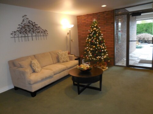 Foto del edificio - 1727 Harbor Ave SW