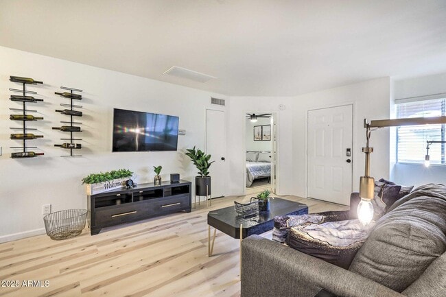 Foto del edificio - 726 S Nebraska St