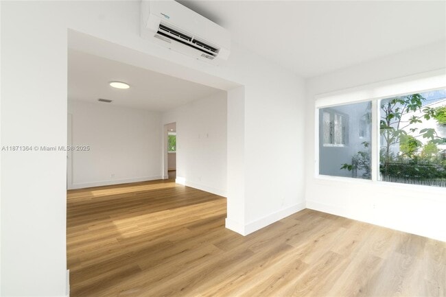 Foto del edificio - 3160 S Le Jeune Rd