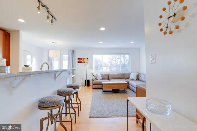 Building Photo - 4118 18th Rd N