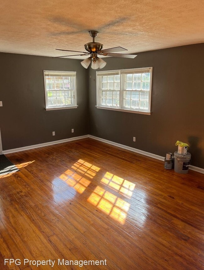 Foto del edificio - 3 br, 1 bath House - 206 S 2nd St