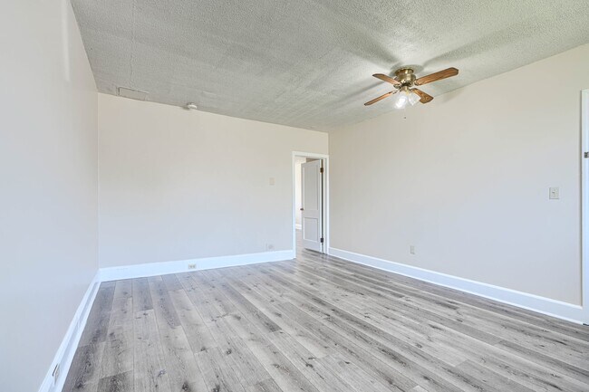 Foto del edificio - 4041 Wilkens Ave