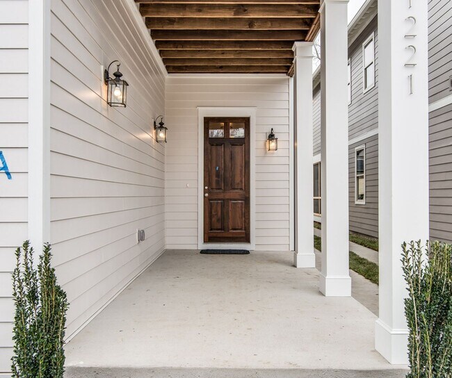 Foto del edificio - Beautiful 4 bedroom 4 bath Home near 12 south