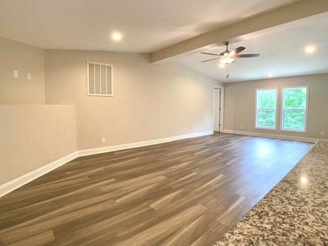 Building Photo - 1495 Briar Hill Dr