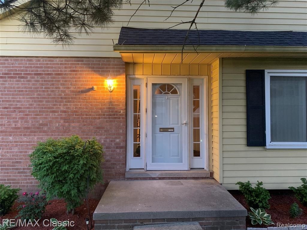 37370 Charter Oaks Blvd, Clinton Township, MI 48036 Condo for Rent in