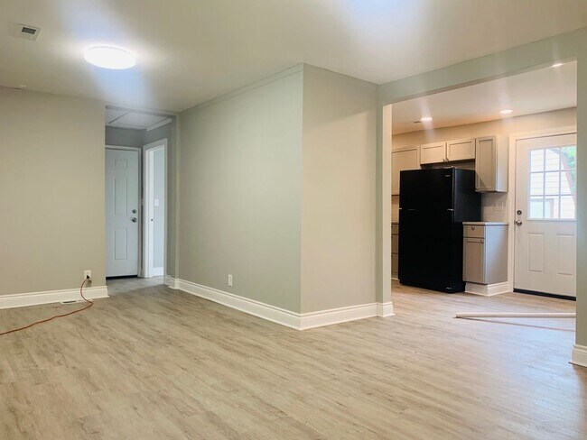 Foto del edificio - 3BD/1BA Home In Crown Point