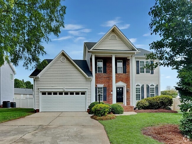 Building Photo - 105 Village Club Ln
