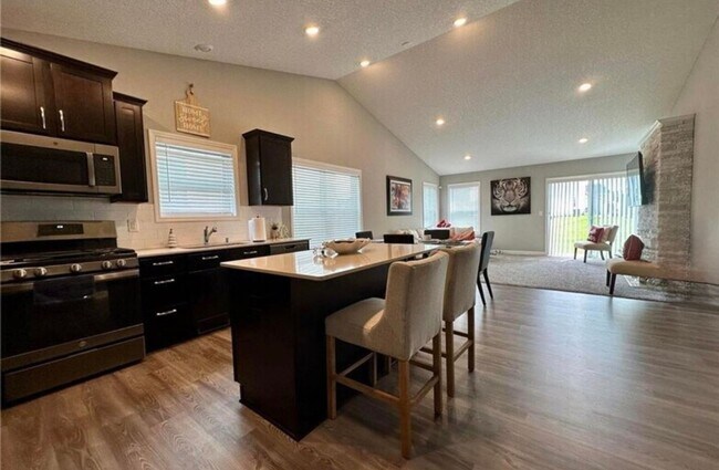 Foto del edificio - Stunning 4BR/3BA St Michael Home Available 5/1!