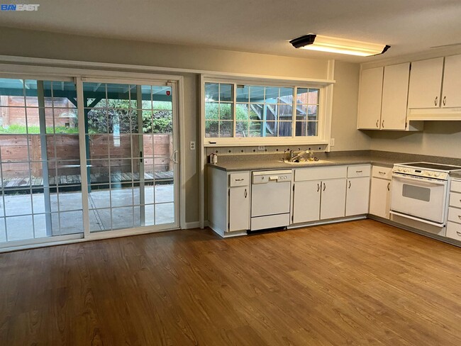 Building Photo - 2103 Jefferson Way