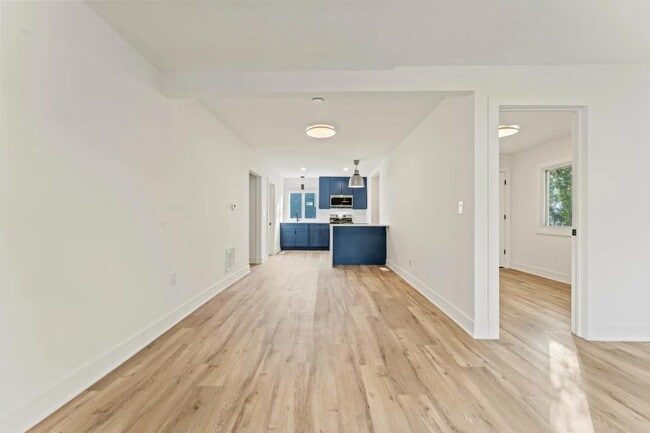 Building Photo - 18241 Ridgewood Ave