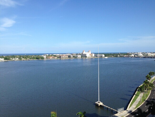 Building Photo - 1551 N Flagler Dr