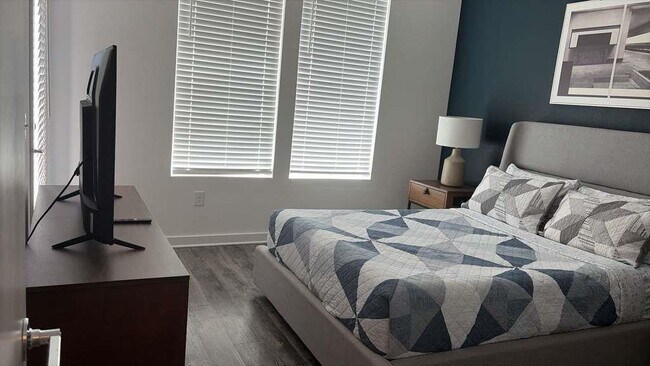 Building Photo - 680 Naumann Dr