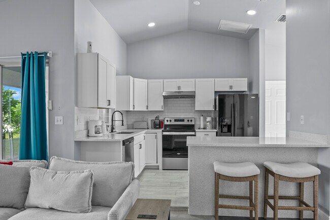 Building Photo - 3137 SE 8th Pl
