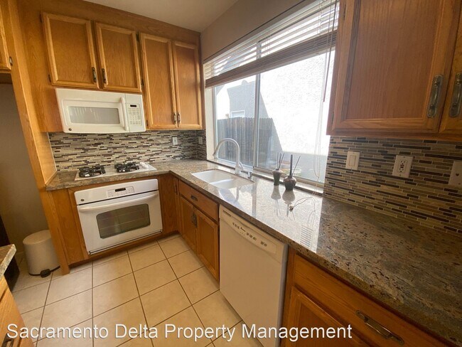 Building Photo - 3 br, 2.5 bath House - 2410 Fallwater Lane