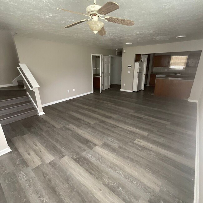 Foto del edificio - 1155 W 27th St