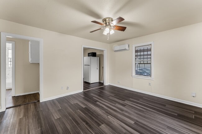 Building Photo - 820 Pecan Ave