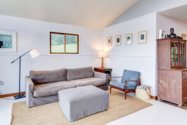 Foto del edificio - 3924 Hamden Hill Rd