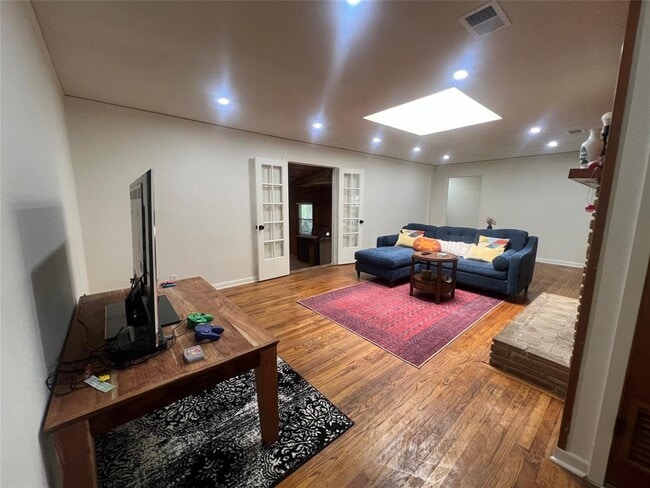 Building Photo - 1003 W Bluebonnet Dr