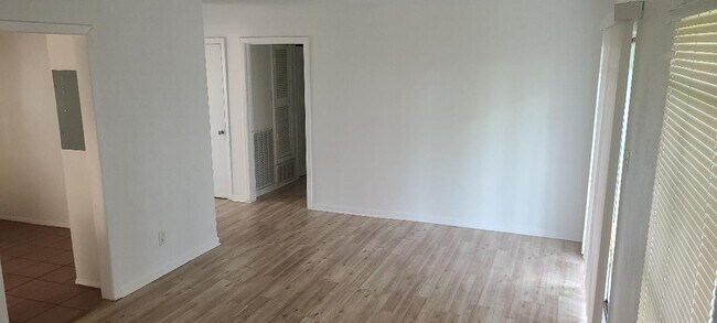 Foto del edificio - 4423 Knotty Oaks Trail