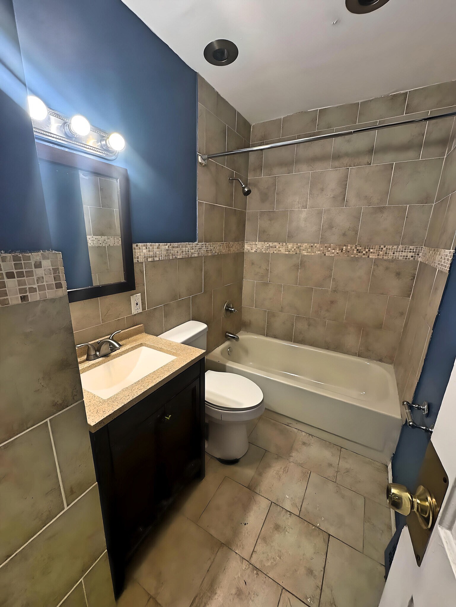 1464 E 195th St Euclid, OH 44117 – photo 2